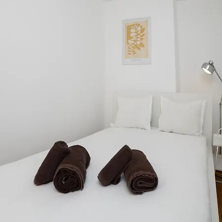 Unique 2 Bdr In The Heart Of Apartment