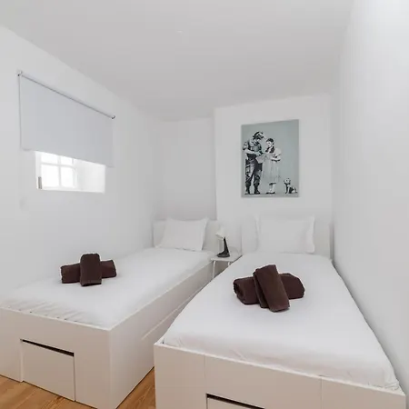 Unique 2 Bdr In The Heart Of