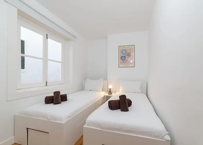 아파트 Unique 2 Bdr In The Heart Of